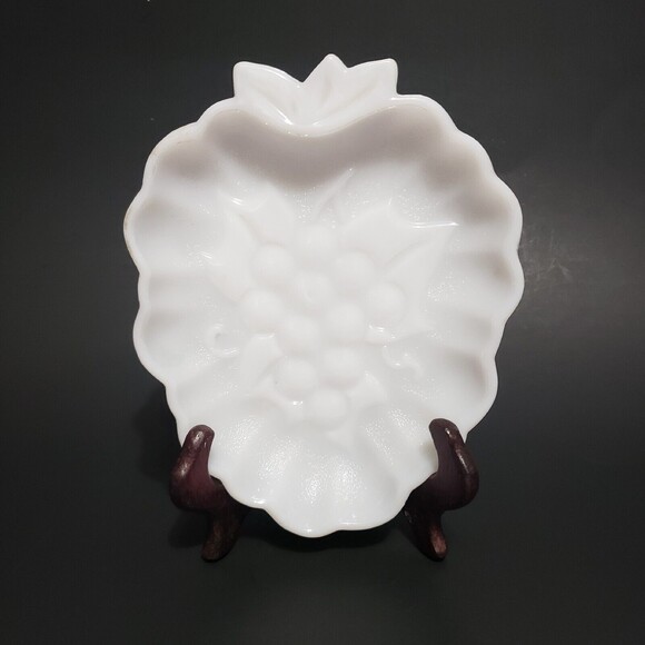 Hazel Atlas White Milk Glass Grape  Candy Trinket Dish - Picture 1 of 11